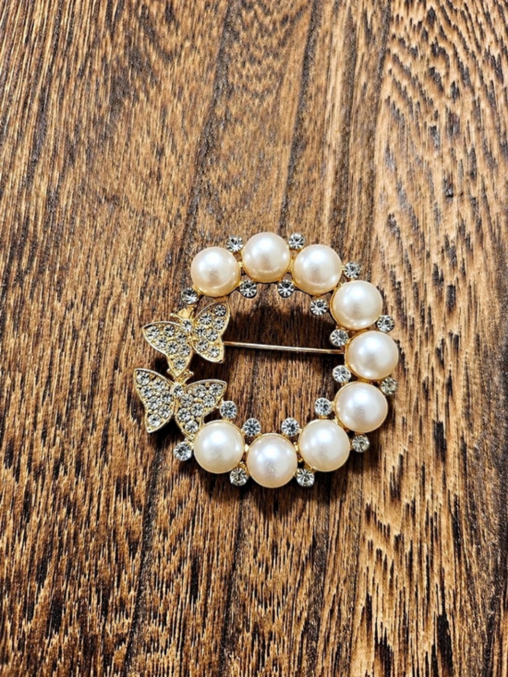 Faux Pearl & Butterfly Brooch in Gold Tone